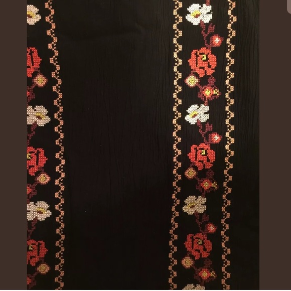 Old Navy cross stitch flowers dress. Size M - Picture 6 of 6